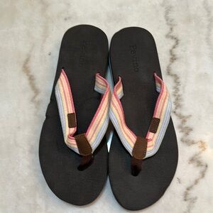 Black and Pink‎ Women’s X-Pattern Sandals